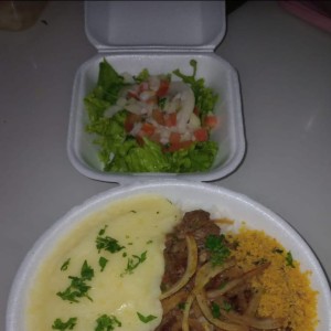 Bife acebolado com purê (750g)